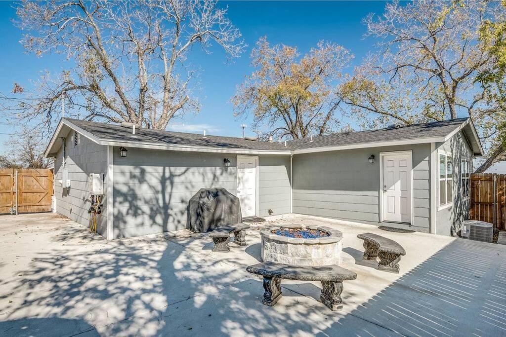 Cozy Haus Relaxing 'Home Base' Wifi Location Close To Town And Rivers, Schlitterbahn, Gruene New Braunfels Exterior photo